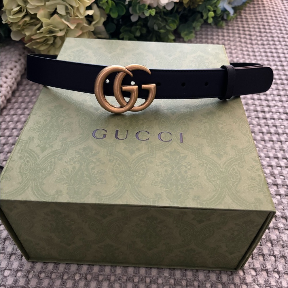 🖤 EUC Authentic Gucci Belt with Gold GG Buckle